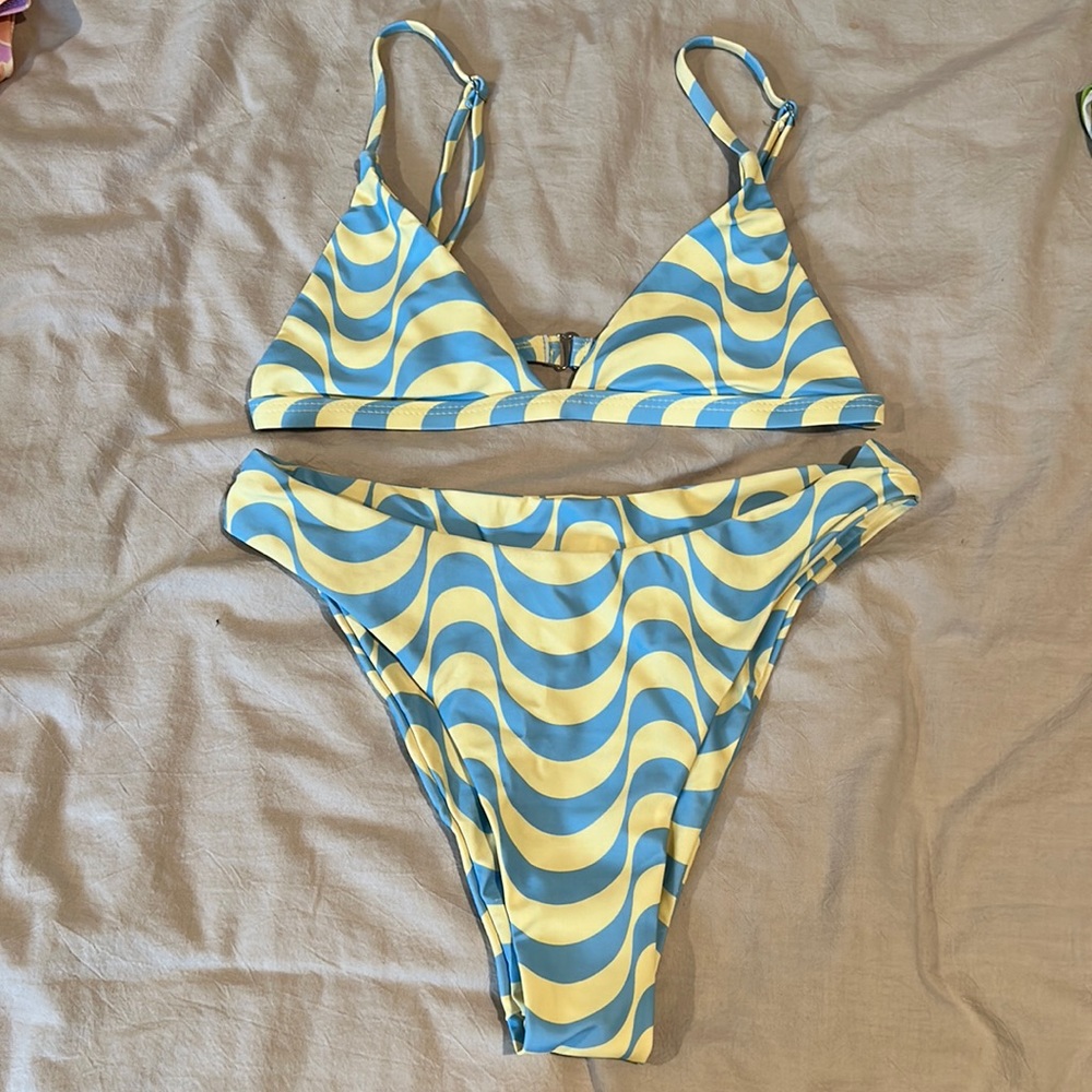 Triangle top size small and cheeky bottoms size small